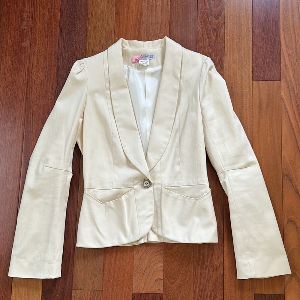 JUS D’ORANGE VESTE LAVANDE Vanilla cotton denim single lapel button blazer.